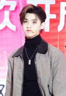 江猛照片,照片中的硬汉形象